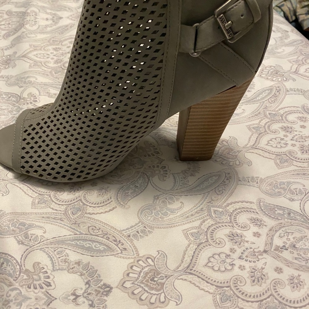 Open toe heals - Picture 3 of 5